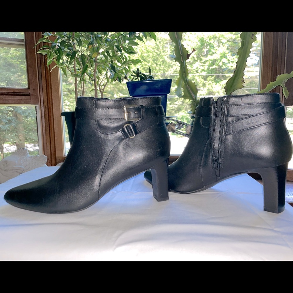 Lauren Ralph Lauren Womens size 8.5B Black Nara Buckle Ankle Boots